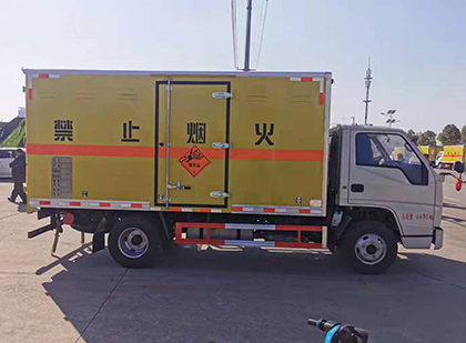 灞桥爆破器材运输车工人安全操作规范与智能技术保障